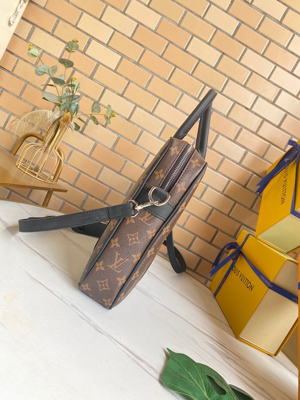 ルイヴィトンバッグ背面デザイン